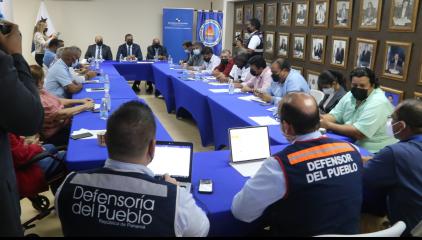 TRANSPORTISTAS PRESENTAN AL GOBIERNO PROPUESTA PARA CONGELAR LOS PRECIOS DEL COMBUSTIBLE